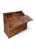 Commode scriban en bois naturel, ouvrant par trois tiroirs e… (photo 3)