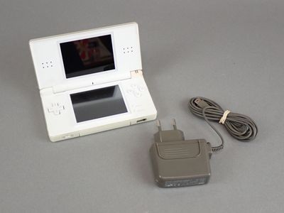a white nintendo wii game console and a charger