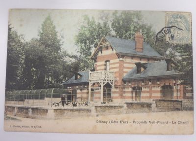 une vieille carte postale représentant une gare de campagne