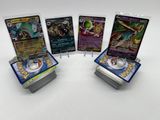 une pile de cartes Pokémon empilées les unes sur les autres