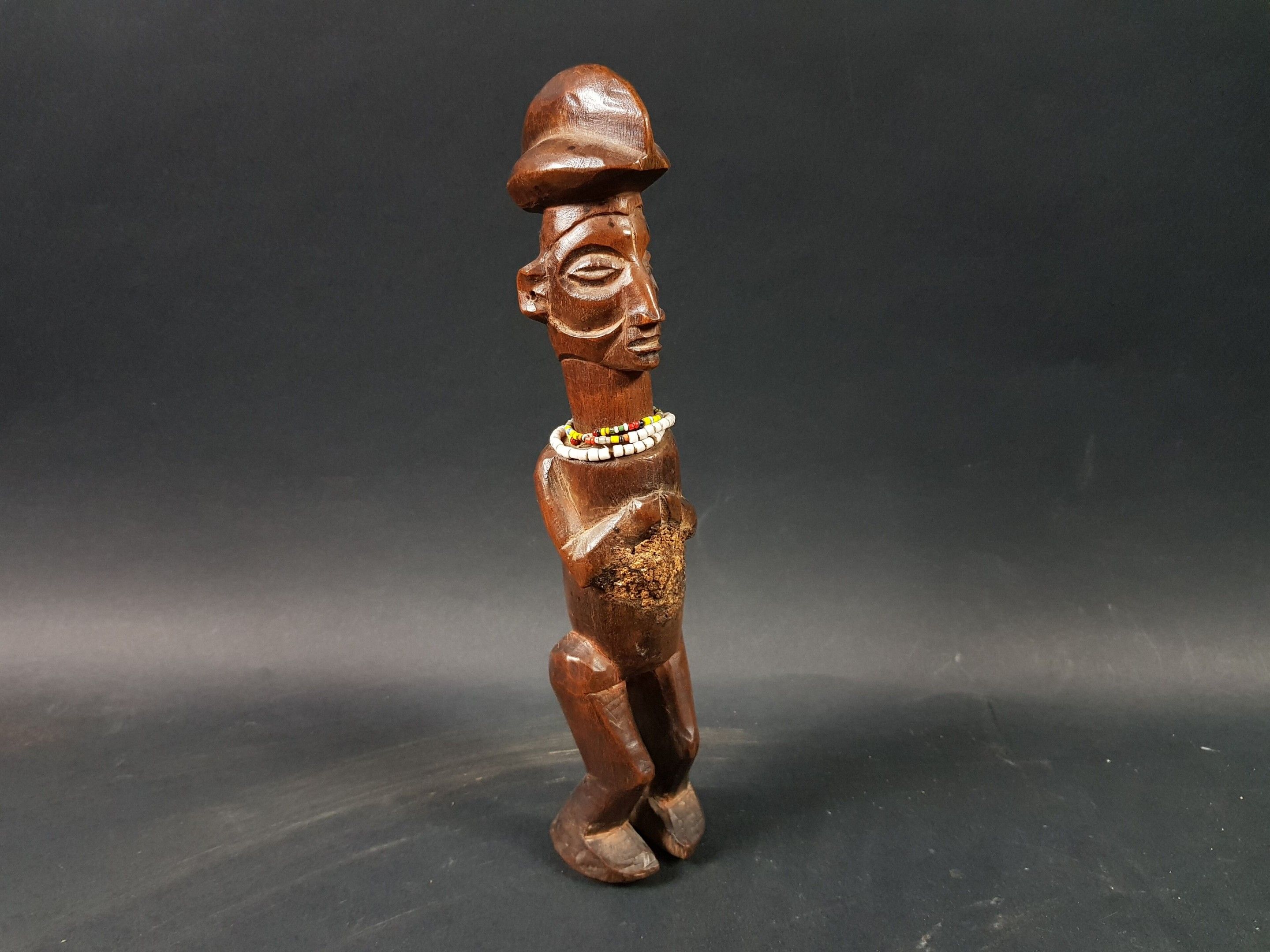 Statue Yaka RD Congo en Bois et Perles de Verre - 26,5 cm