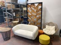 Claustra en bois structure métallique noire fauteuil en osie…