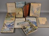 plusieurs livres sont empilés sur une table