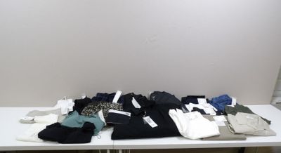 UNIQLO Femme : Lot de 20 articles - Taille M *NEUF avec étiquettes* - Photo 1