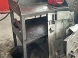 a picture of a machine that is sitting in a room