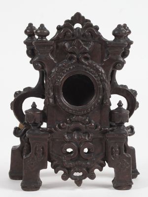 HOLLANDE, XVIIIE SIÈCLE. Porte Montre en bois mouluré et scu…