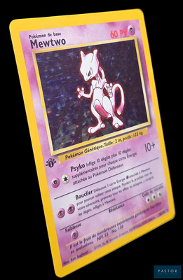 une carte Pokémon sur laquelle figure l'image d'un chat
