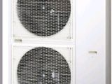 deux climatiseurs posés l'un sur l'autre