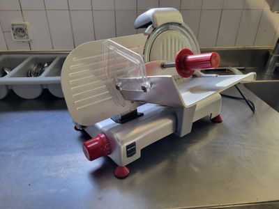 a machine that is sitting on a counter in a kitchen
