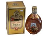 une photo d'une bouteille de whisky écossais « Dimple » de 12 ans d'âge