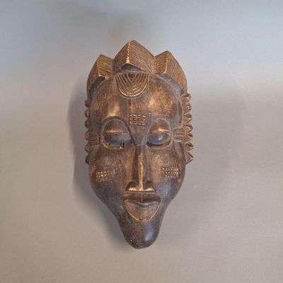 CÔTE D'IVOIRE - Masque dans le style des Baoulé en bois.