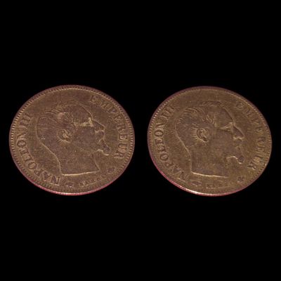 deux pièces d'or, l'une à l'effigie d'un homme et l'autre à celle d'une femme