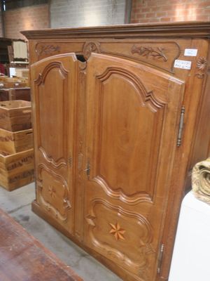 HAUT DE BUFFET deux corps, en chêne clair mouluré et sculpté…