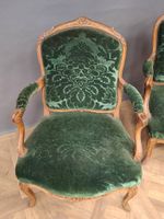 Paire de fauteuils à la Reine en bois mouluré et sculpté, le… (photo 3)