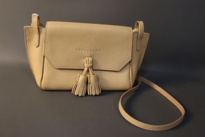 LONGCHAMP. Modèle Pénélope. Sac bandoulière en cuir grainé b…