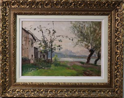 une peinture à l'huile représentant une maison et des arbres au bord d'un plan d'eau