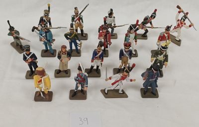 de nombreuses figurines de soldats exposées