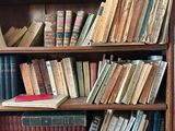 many books on the bookshelf in the room