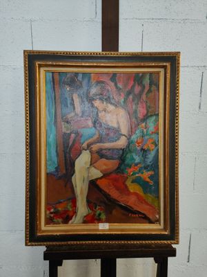une peinture à l'huile représentant une femme assise sur une chaise à côté d'un tableau