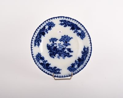 a close up of a blue and white plate with flowers on it