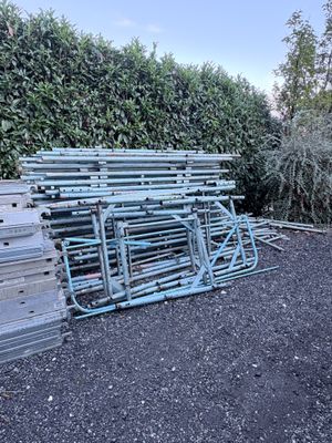 a pile of metal pipes sitting in the middle of a parking lot