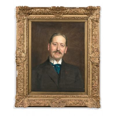 portrait d'un homme en costume-cravate dans un cadre doré