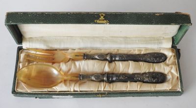 two spoons and two spoons in a box