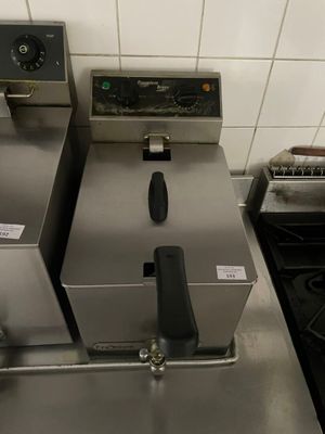 deux appareils posés sur le plan de travail de la cuisine