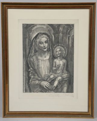 un dessin en noir et blanc représentant une femme tenant un enfant dans ses bras