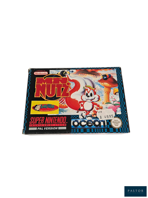 une boîte de jeux Nintendo posée sur une surface blanche