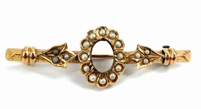 an image of a close up of a broochle with pearls on it