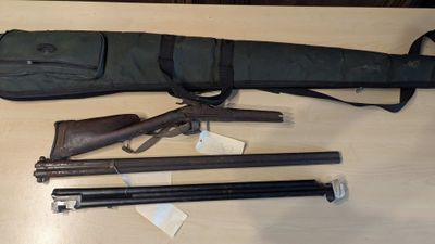 Lot de pièces détachées comprenant : une monture partielle d…