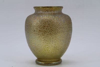 Vase en verre doré et irisé dans le gout de LOETZ
