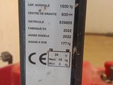 l'image d'une machine posée sur une table