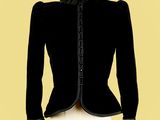 une photo d'une veste noire sur un mannequin