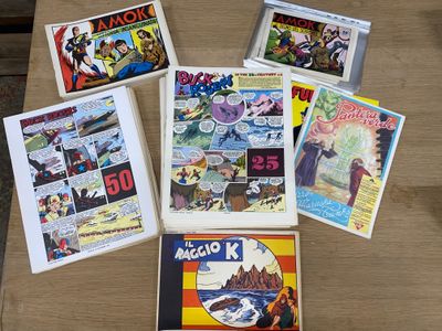 beaucoup de bandes dessinées posées sur une table en bois