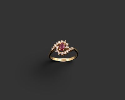 Bague ovale en rubis et diamants