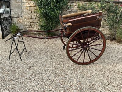 a horse drawn carriage parked in front of a stone building