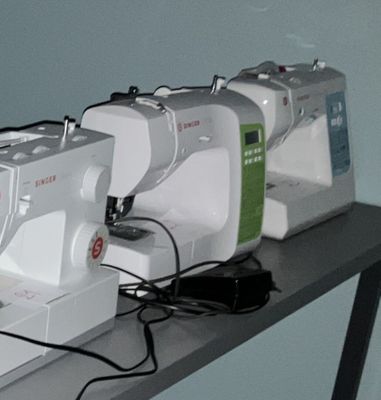 MACHINE A COUDRE SINGER SC220 - Photo 1