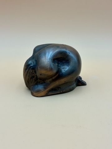 Sculpture en bronze à patine médaille « nu recroquevillé », monog