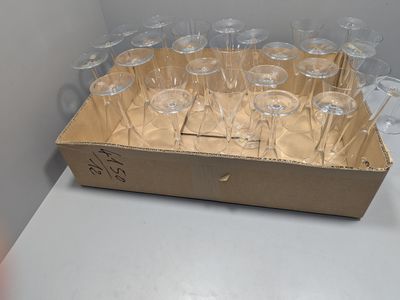 ROGASKA (XXe). Partie de service de verres en cristal compos…