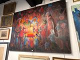 un grand tableau accroché au mur d'un musée