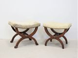 paire de tabourets vintage avec assise rembourrée, de style « pieds en X »