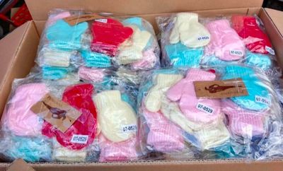 Lot de 240 moufles baby neuves emballée