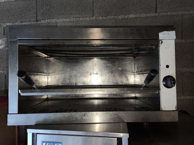 Une salamandre en inox - L.75/P.