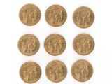 six souverains d'or britanniques sur fond blanc