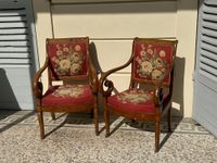 Paire de fauteuils à dossier bandeau en placage de loupe de … (photo 3)