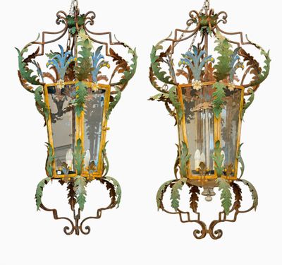 paire d'appliques murales anciennes en fer forgé et en verre
