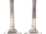 paire de bougeoirs anciens en métal argenté