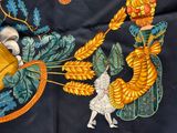 une photo d'une nappe sur laquelle figure l'image d'un homme à cheval